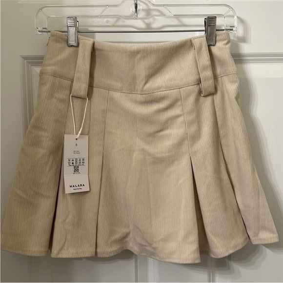 HALARA Dresses & Skirts - Halara Plated Corduroy 2 in 1 skirt